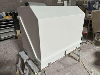 A closed gemeni model 2 enclosure showing the exterior features