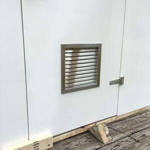 single piece shelter with a door vent