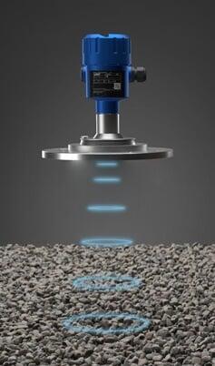 Radar level transmitter mounted above bulk solids, using microwave signals to measure material level without direct contact.